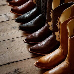 Meet your Posher, Boots